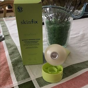 Skinfix Resurface-glycolic renewing scrub